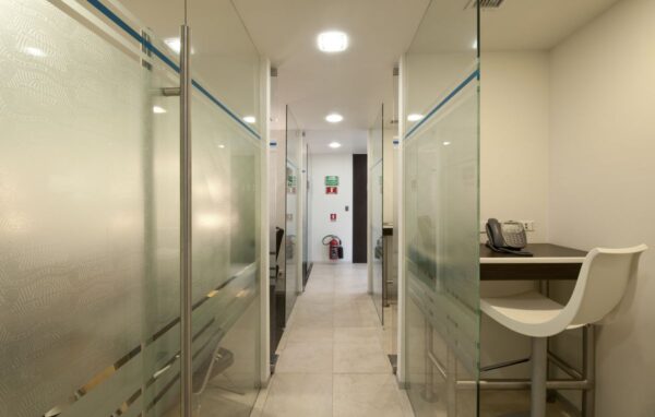 Vách kính cường lực - Hình ảnh 4